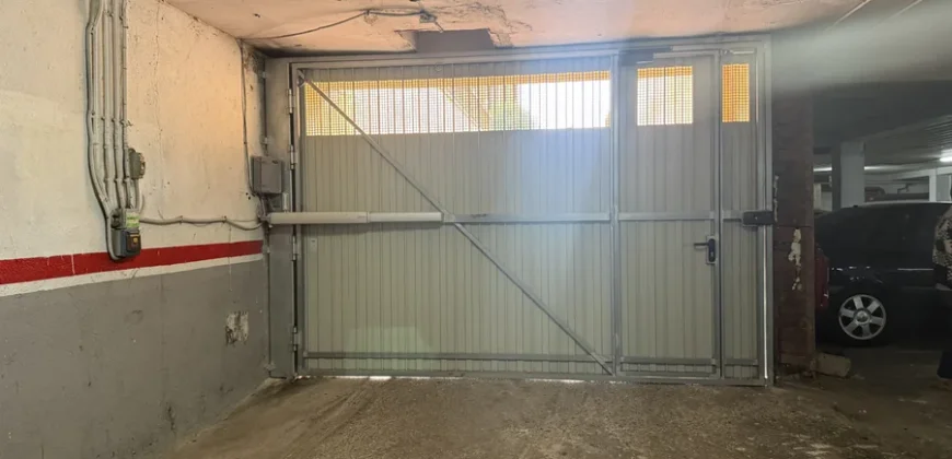 Piso para reformar de tres habitaciones con garaje