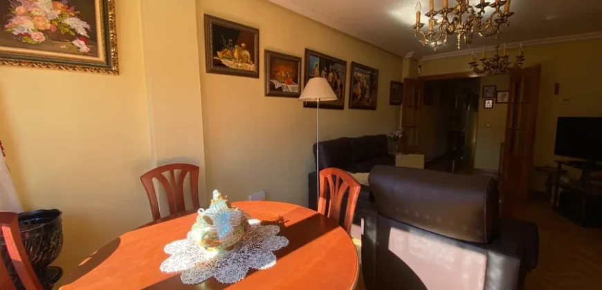 Piso para entrar a vivir de tres habitaciones en Pintor Oliva.