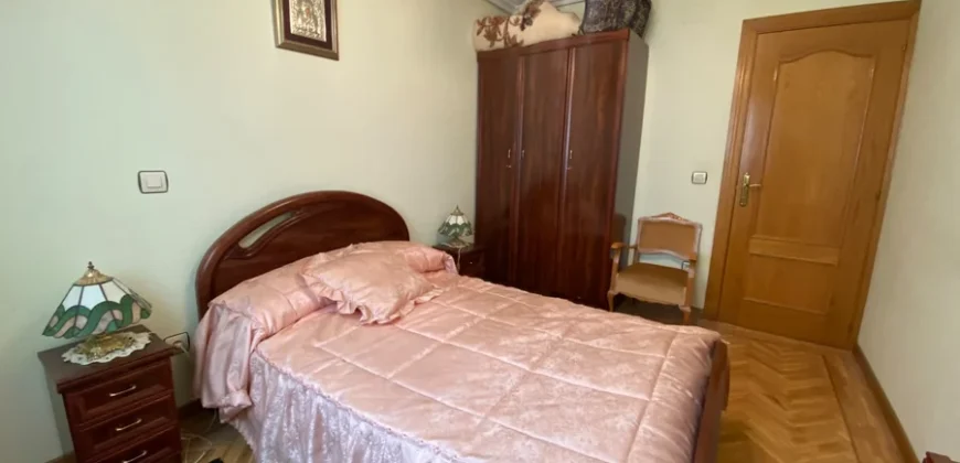 Piso para entrar a vivir de tres habitaciones en Pintor Oliva.