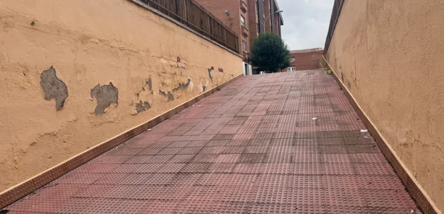 Piso para reformar de tres habitaciones con garaje