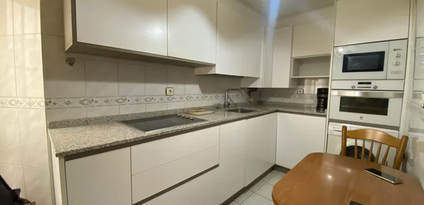 Piso para entrar a vivir de tres habitaciones en Pintor Oliva.
