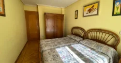 Piso para entrar a vivir de tres habitaciones en Pintor Oliva.